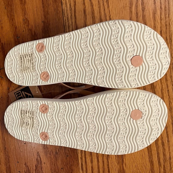 NWT Reef Flips, Glitter - Picture 2 of 2